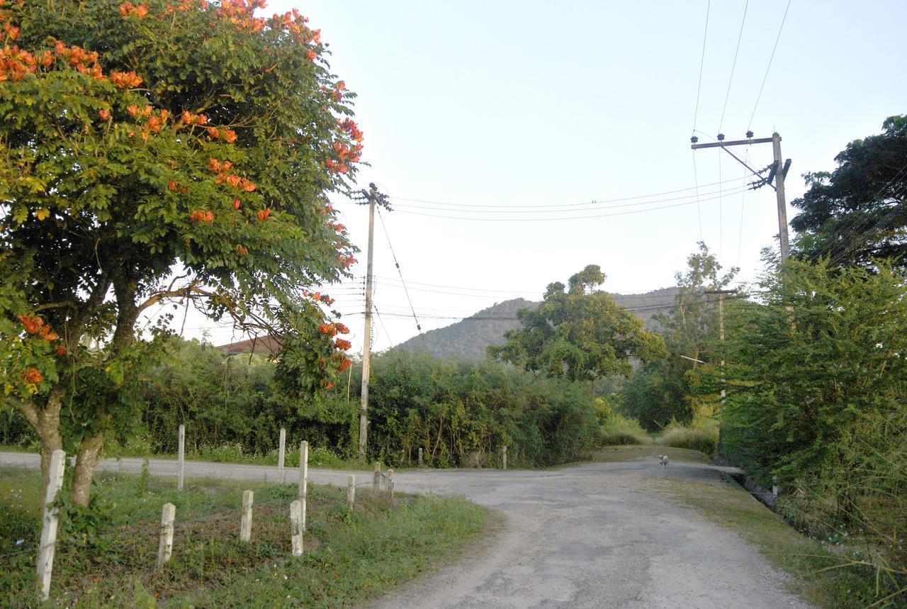 Jamjuree Garden Bed & Breakfast Ban Thung Ma Nieo Exterior photo